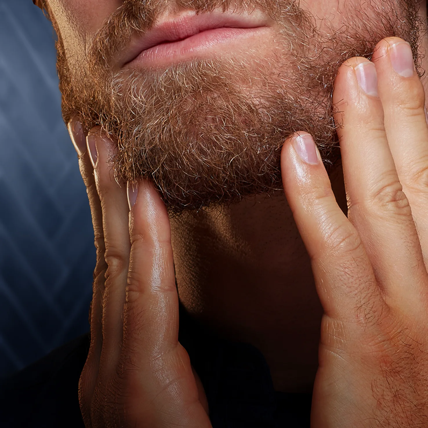 FASE 2 : Massaggia l'olio da barba sui peli del viso e sulla pelle circostante per ottenere i migliori risultati