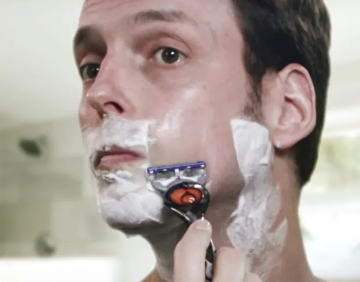 Glatte Rasur mit dem Gillette Multi-Rasierer
