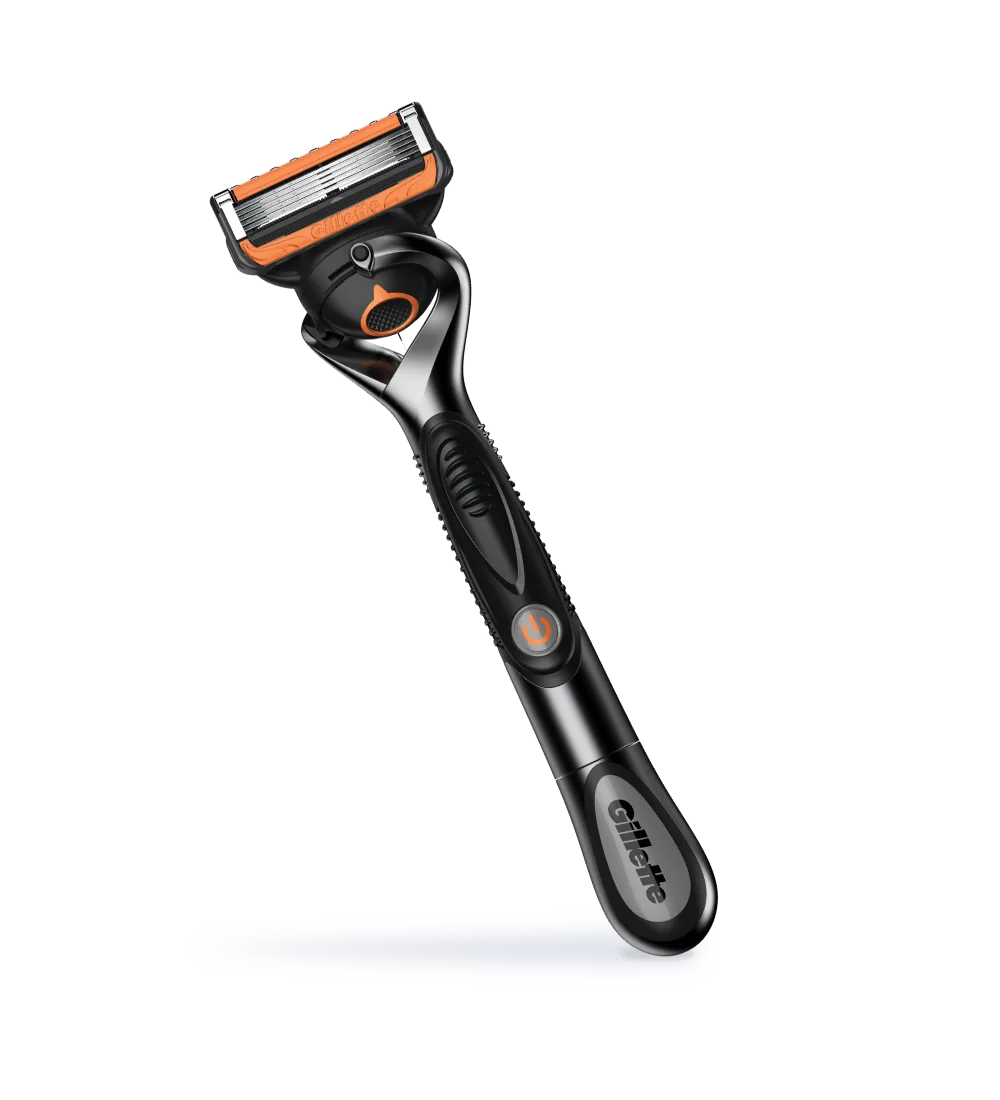 Primo piano di un rasoio Gillette ProGlide Power su sfondo bianco