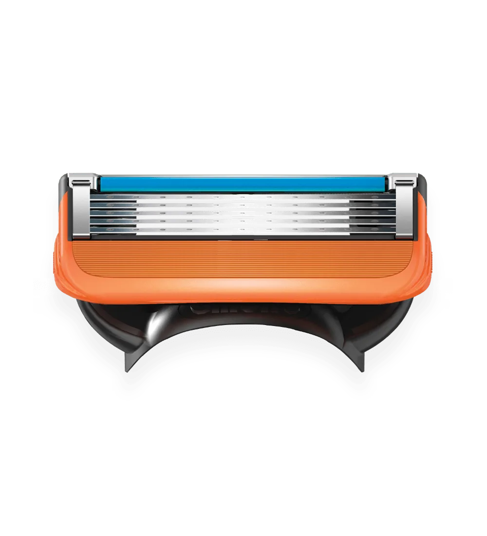 Rasoio manuale Gillette Fusion su sfondo bianco