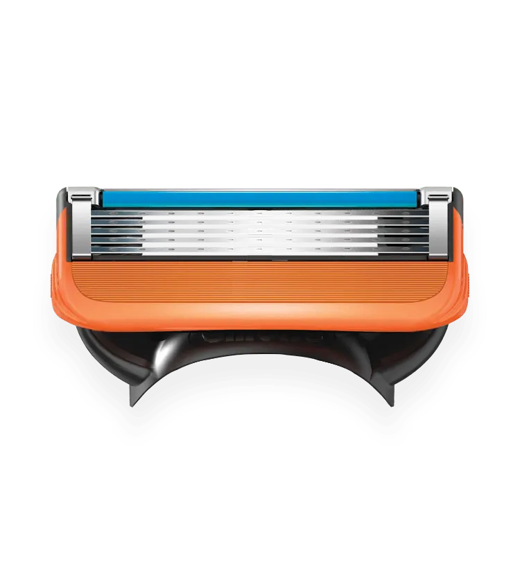 Rasoio manuale Gillette Fusion su sfondo bianco