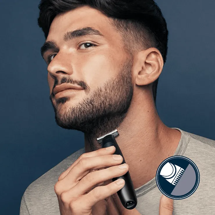 FASE 1: Posizionare il pettinino delleal manico del rasoio barba Style Master di King C. Gillette