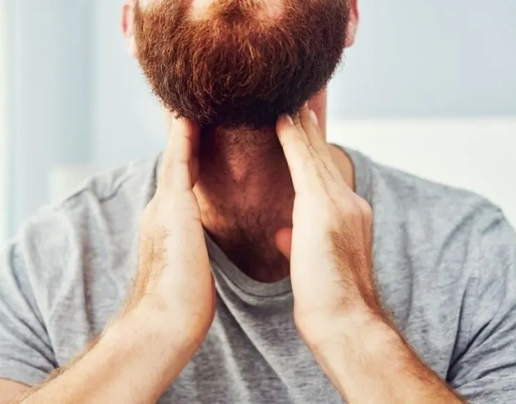 Pellicules de barbe : causes et solutions