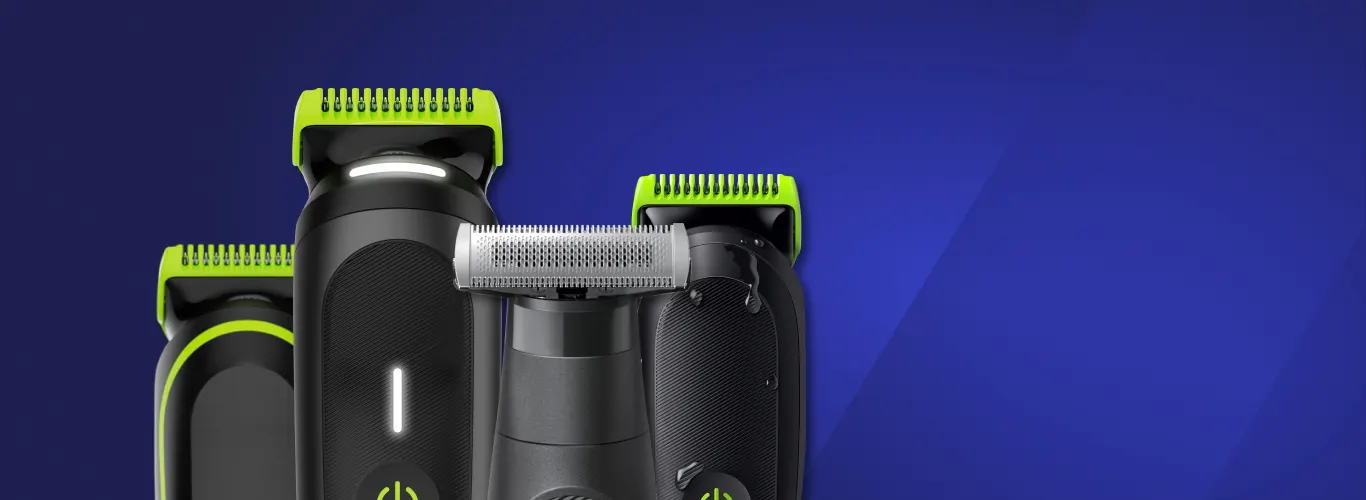 Elektrische Gillette‑trimmers voor het lichaam en de intieme zones, gepresenteerd op een blauwe achtergrond.