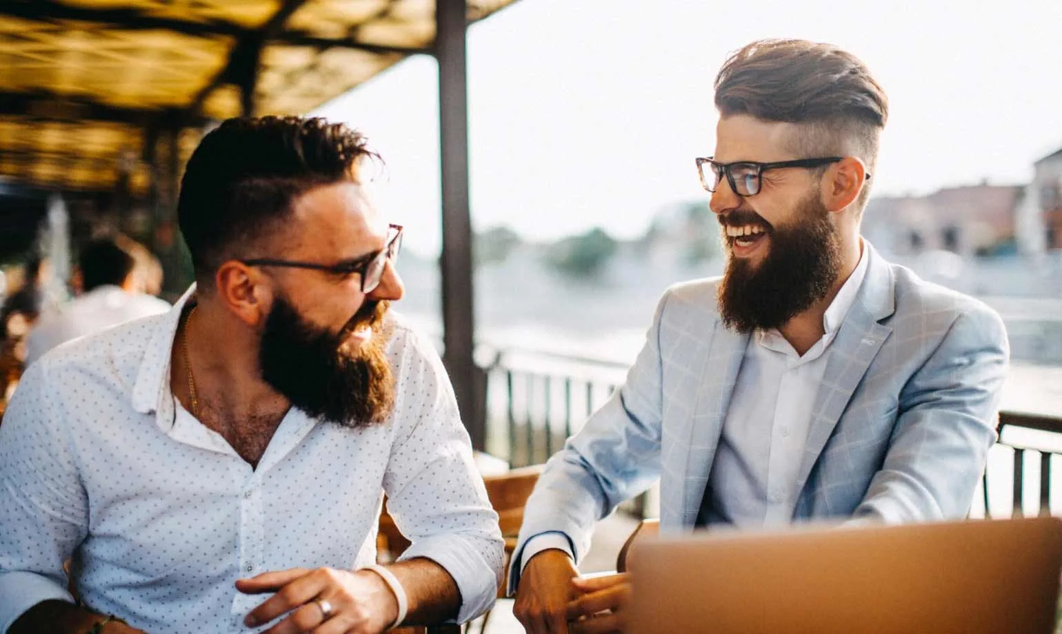 Hommes avec barbe hipster