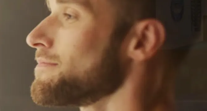 Usa un olio da barba leggero per ammorbidire la barba