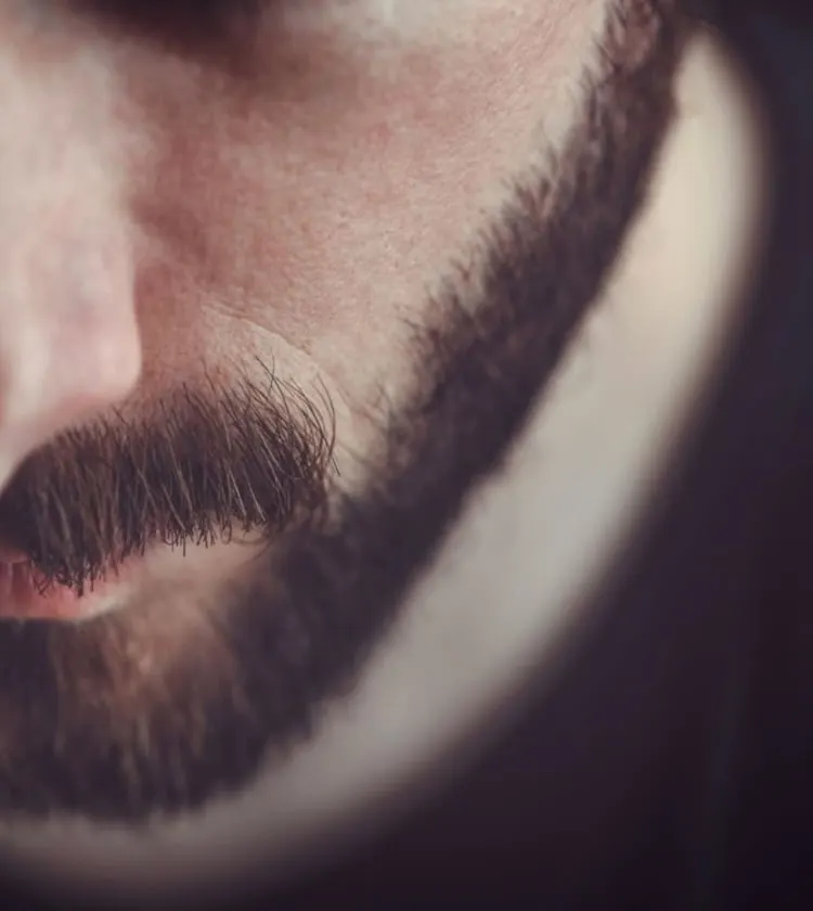 Trou dans la barbe ? Des solutions existent Astuces de rasage