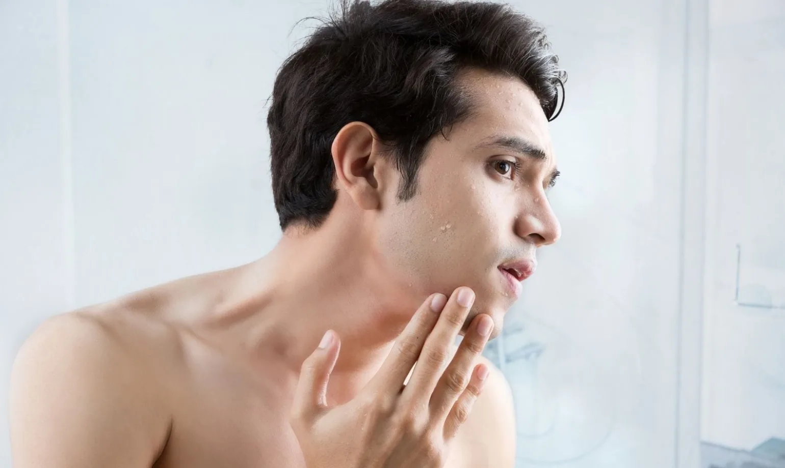 Befeuchten Sie Ihre Haut immer mit Feuchtigkeit, um zu verhindern, dass die Haut nach einer Rasur austrocknet
