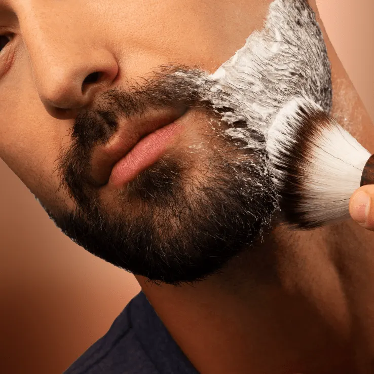 FASE 3: Stendere sul viso con movimenti circolari.