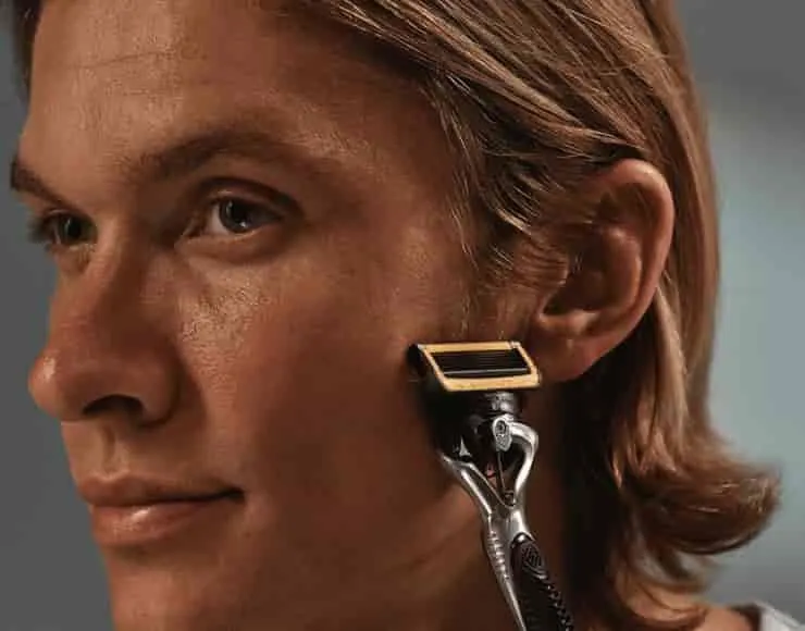 Aiuta a evitare eruzioni cutanee da foglie da barba Gillette in sospensione