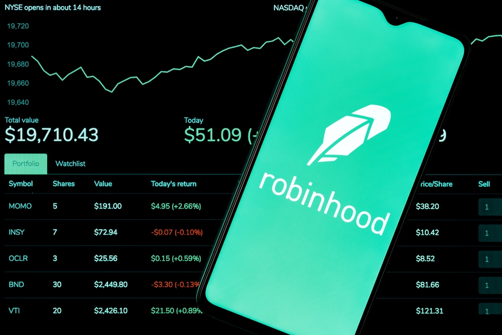 Stock and crypto trading platform Robinhood has removed several leading crypto assets.  Image: Shutterstock