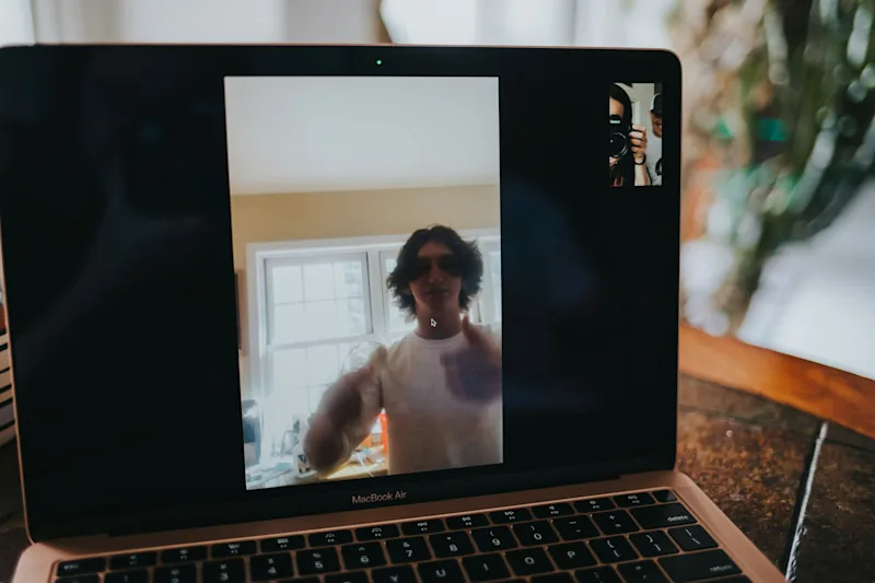 simple video call screen share