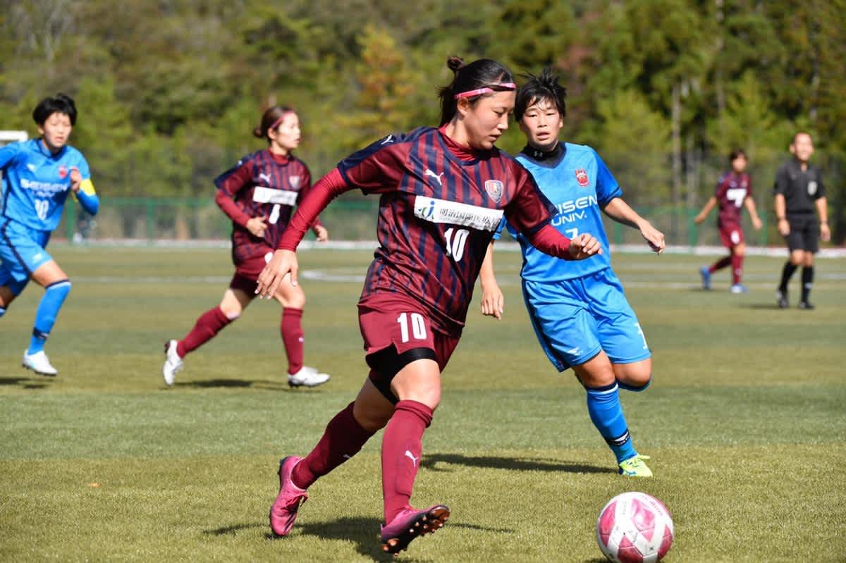 鍼灸学科2年生で女子サッカー部に所属する河村祐実さん