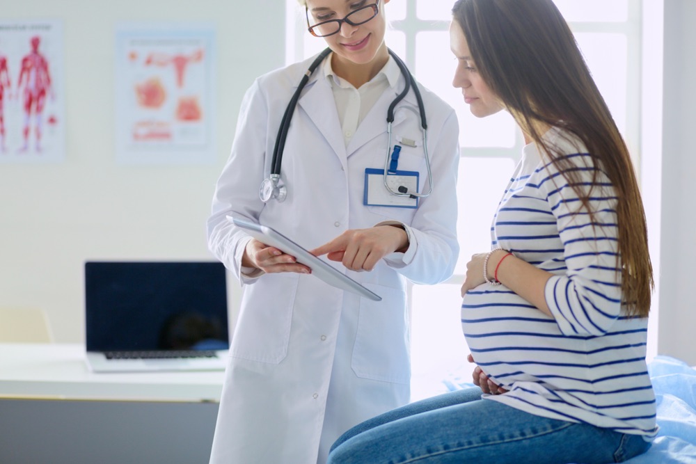 Pregnant woman with gestational diabetes discussing diagnosis with her doctor