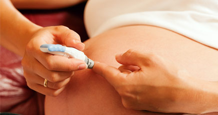 pregnant woman with diabetes on Lantus insulin testing blood sugar
