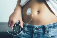 person with type 1 diabetes using an insulin pump as part of their treatment