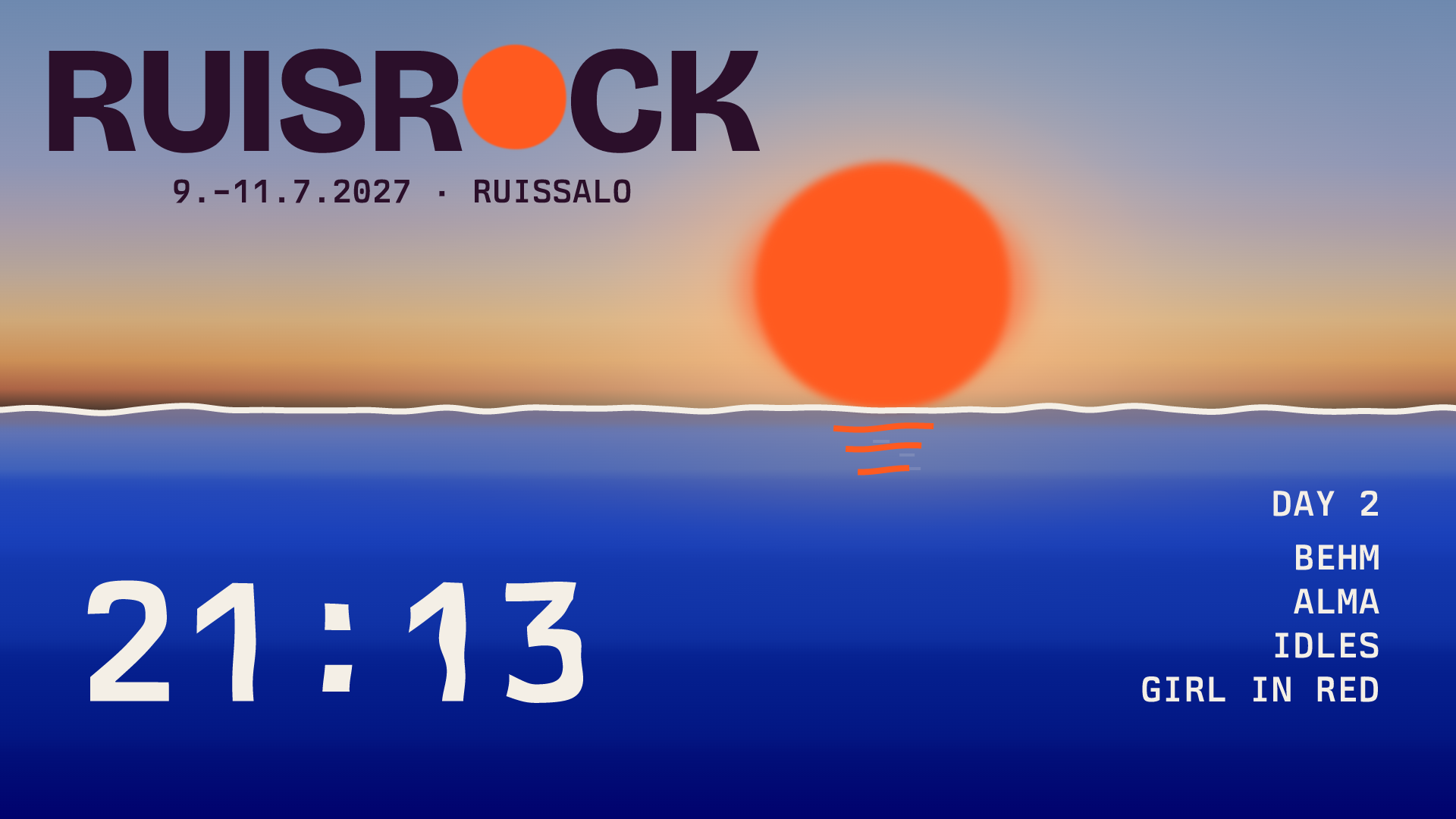 Klo 21.13: aurinko meren yllä kolmikerroksisen hehkun keskellä, ja meri liukuu bokashi-nauhoina vedenrajasta syvään siniseen.