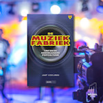 Het geslaagde, handzame boek De muziekfabriek besproken in TMG