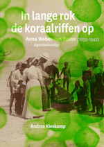 In lange rok de koraalriffen op