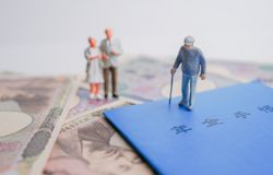 死亡後の年金はどうする?受給停止に必要な書類や手続きの流れを紹介