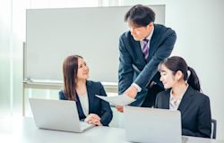 同僚へのお悔やみの言葉は?ライン(LINE)で伝える場合の文例も紹介