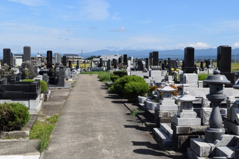 【放置はNG!】墓じまいしないとどうなる? 墓地別のリスクと対策