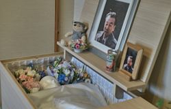 家族が亡くなってから自宅で葬儀するまでの流れや必要な日数は?