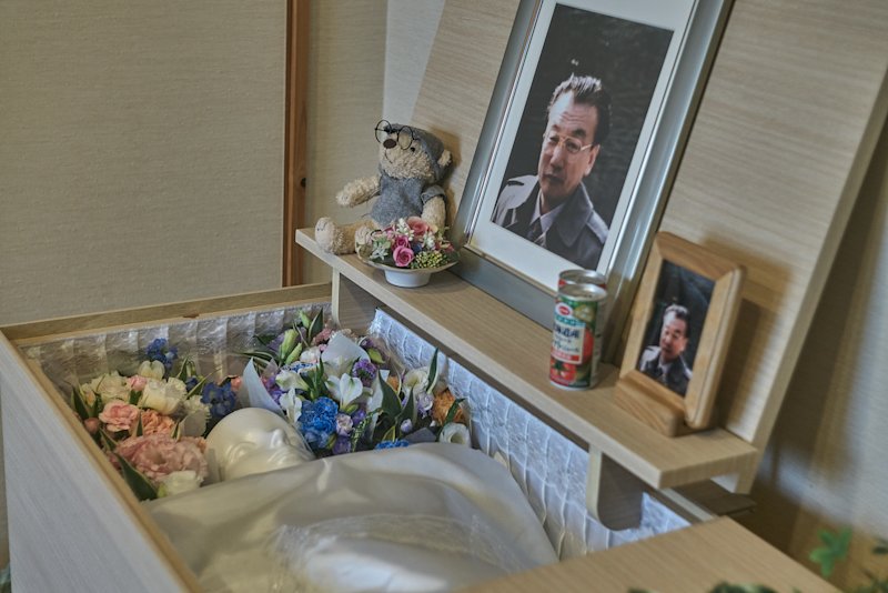 家族が亡くなってから自宅で葬儀するまでの流れや必要な日数は?