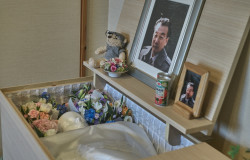 家族が亡くなってから自宅で葬儀するまでの流れや必要な日数は?