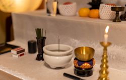 お線香の本数は2本?何本?正しいあげ方を解説