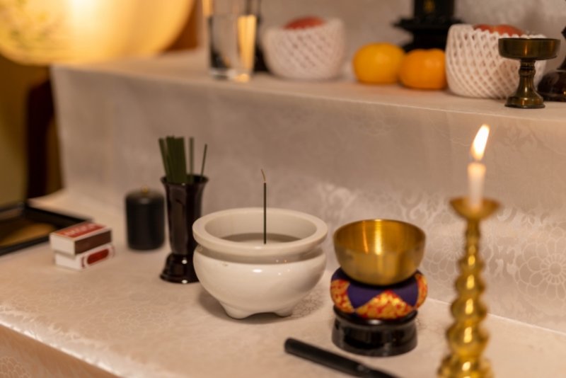 お線香の本数は2本?何本?正しいあげ方を解説