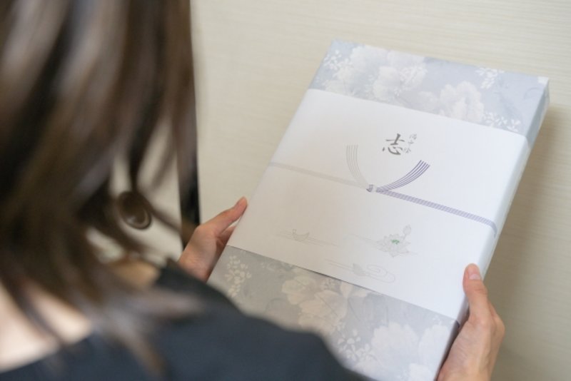 少額の場合の香典返しは?金額相場・時期の目安についても解説