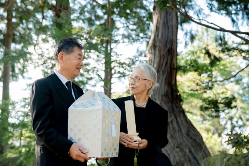 骨壷は故人を供養する大切なアイテム!種類や特徴を知って適切な選択を