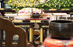 葬儀における菩提寺の役割と連絡方法 〜菩提寺がない場合の対応も解説〜