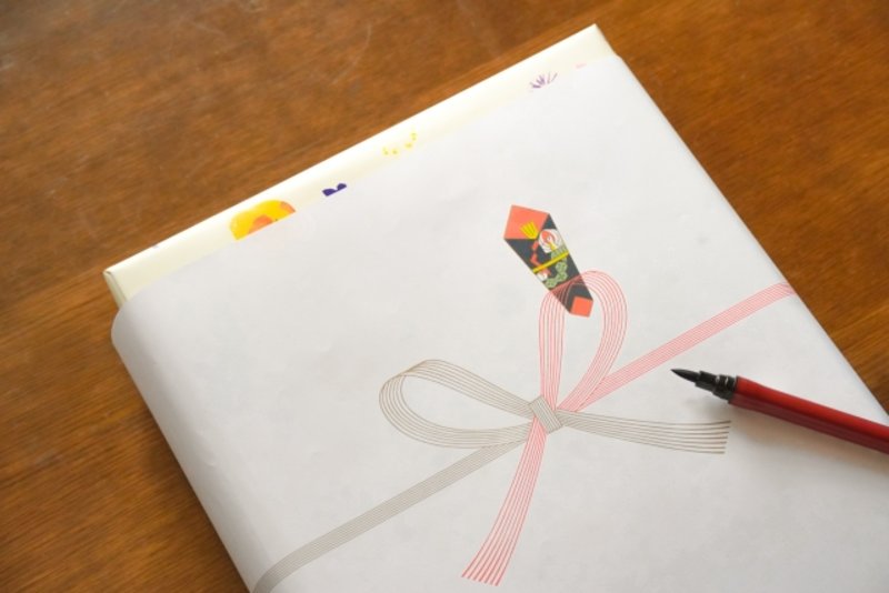 お供え物のかけ紙は何を選べばよい?「のし」の意味や書き方も紹介