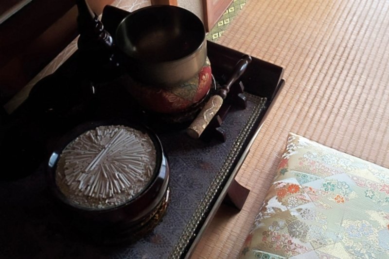 仏壇にお香を供えることはできる?お香とお線香の違いを知ろう