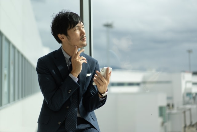 海外から訃報が届いた時の対応 お悔やみの文例 英語圏の場合 葬想式のコラム