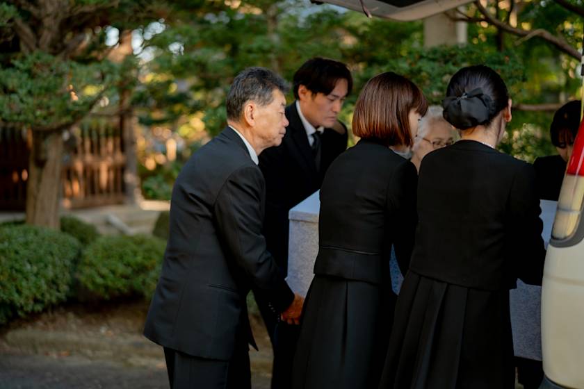 葬式　遺族