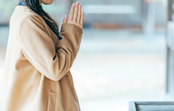 【喪中時のお正月】お寺への年始の挨拶は行って良い?お年賀はどうする?