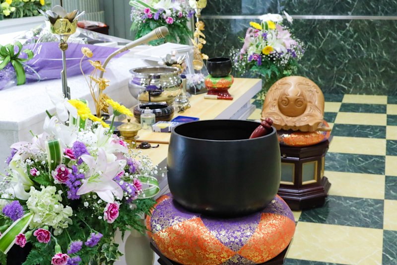 仏教の引導儀式 - 宗派別の特徴と「引導を渡す」の真の意味
