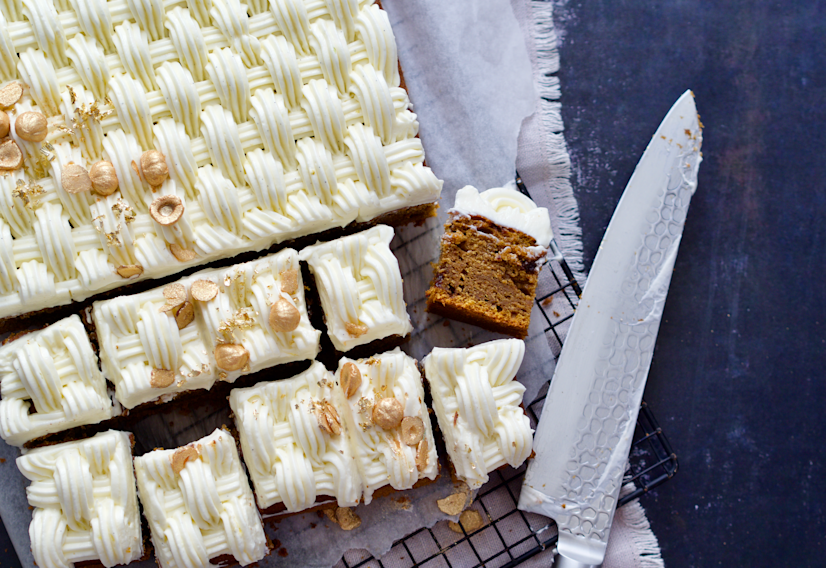 Kage-med-ostecreme-snit