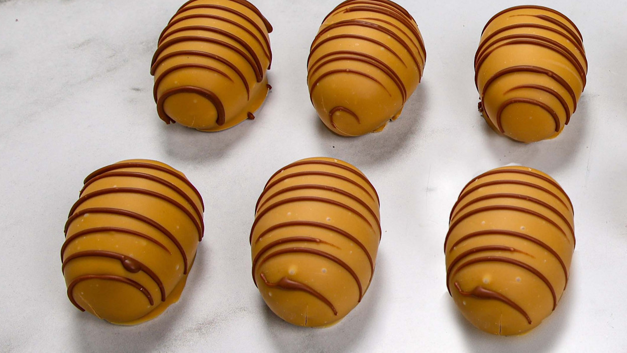 Påskeæg med creamfyldning overtrækket med gold karamel chokolade