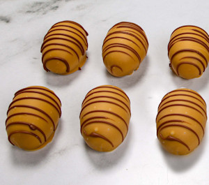 Påskeæg med creamfyldning overtrækket med gold karamel chokolade