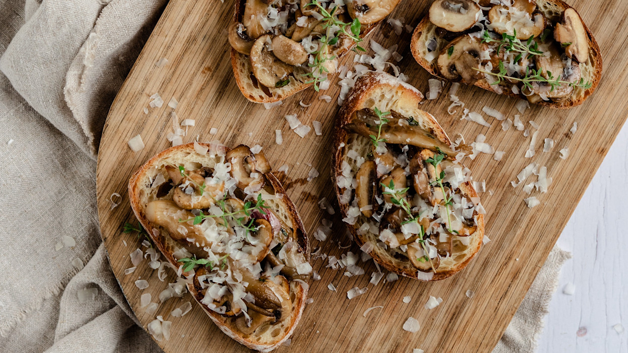Bruschetta med svampe foto