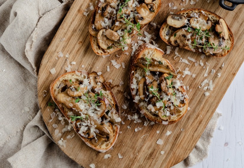 Bruschetta med svampe foto