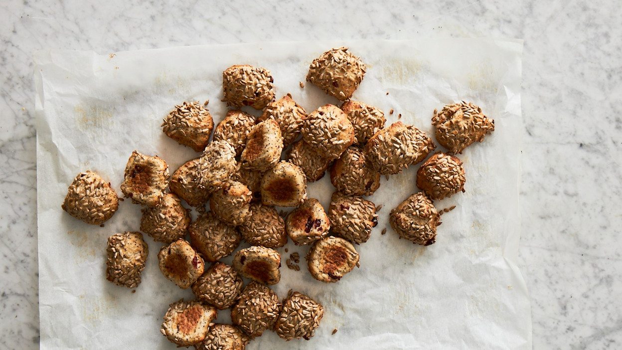 Grødboller med mandelsplitter og tranebør