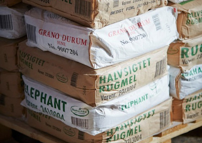 Et stort udvalg af mel, flager, frø og kerner
