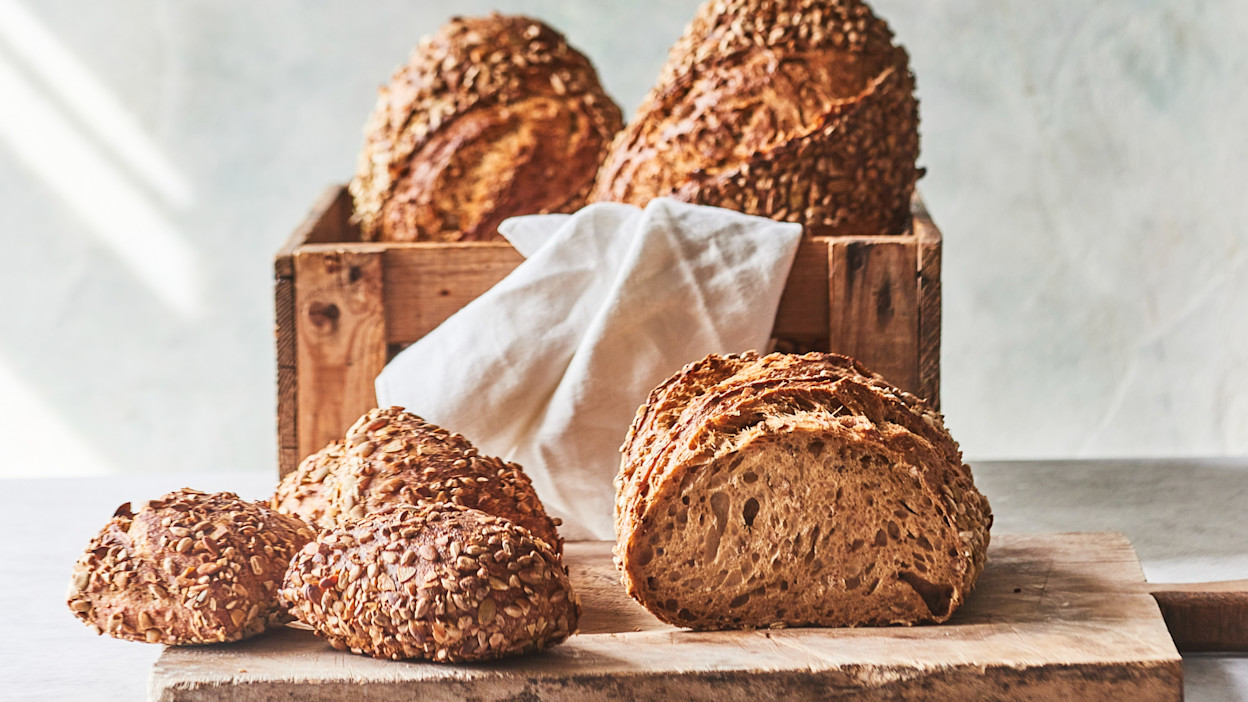 moerkt rusikt surdejbroed 1