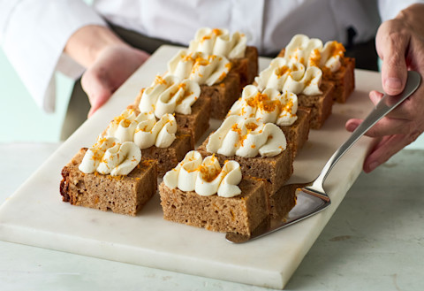 Øko kageblanding - krydderkage servering1