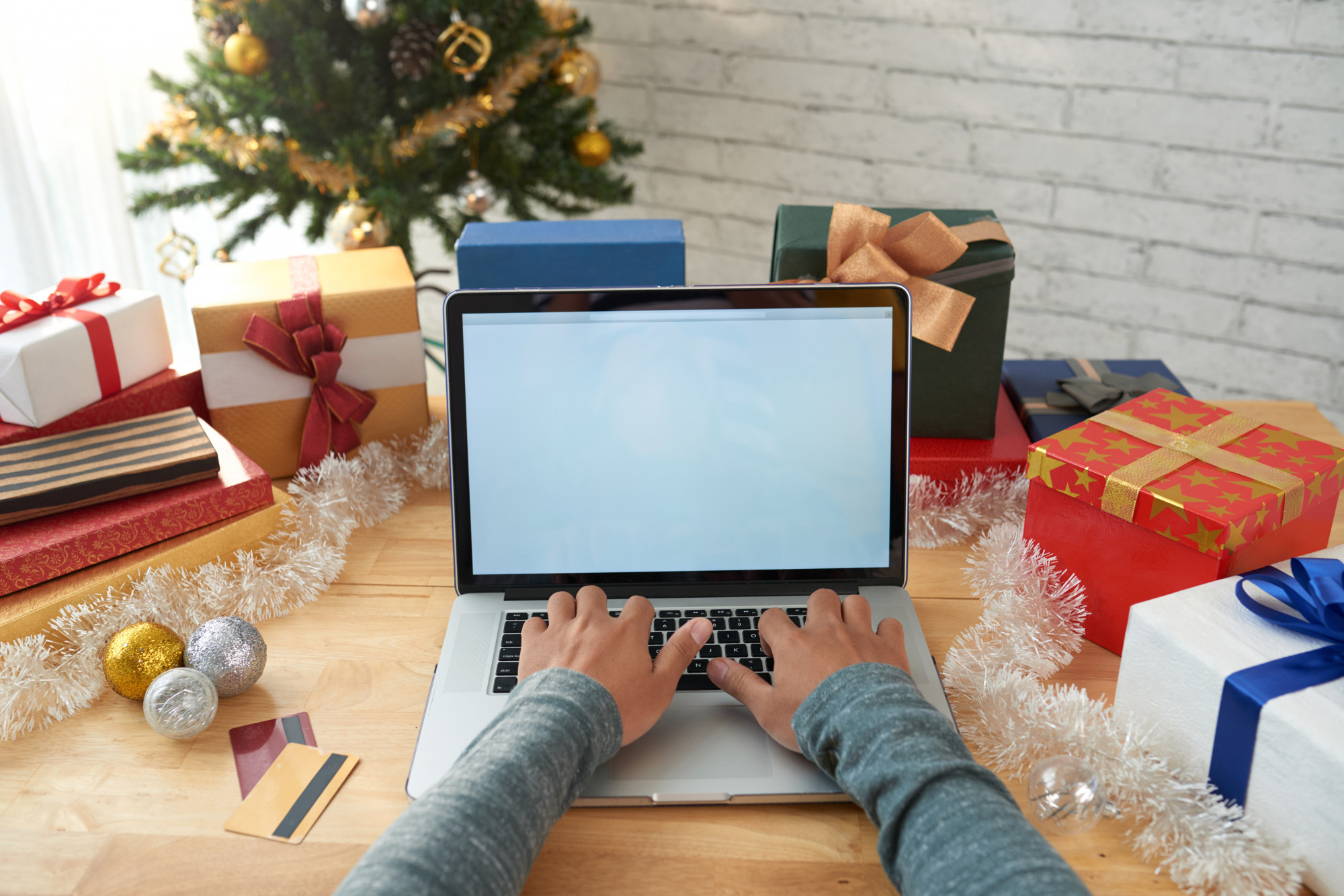 hands-unrecognizable-man-buying-presents-online